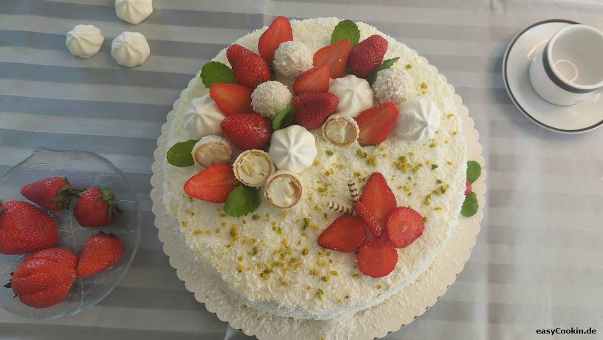 Startbild Erdbeer_Raffaello-Torte.jpg