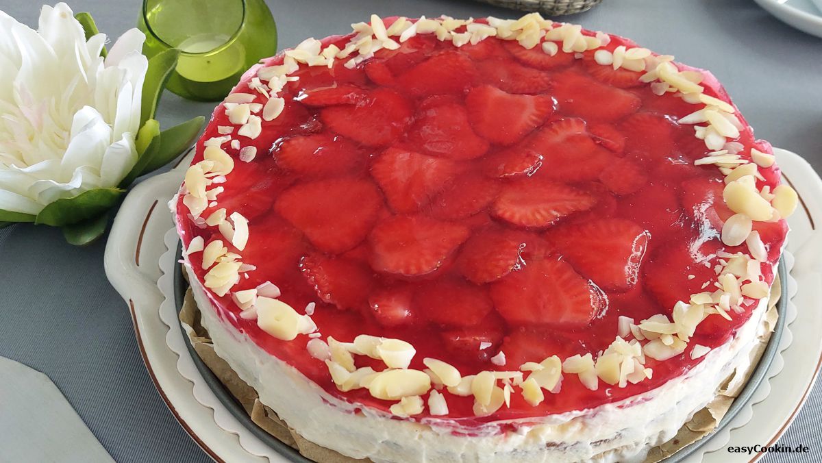 Erdbeerkuchen_Schokokeksboden.jpg