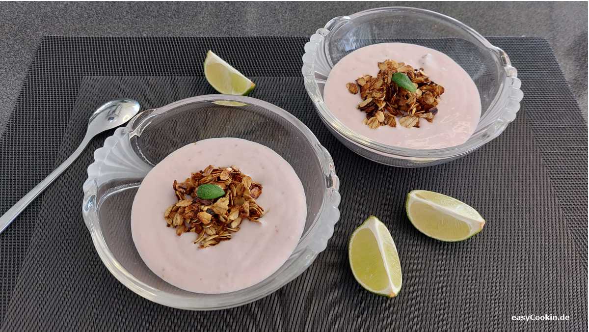 Erdbeerquark_mit_Knusperflocken.jpg