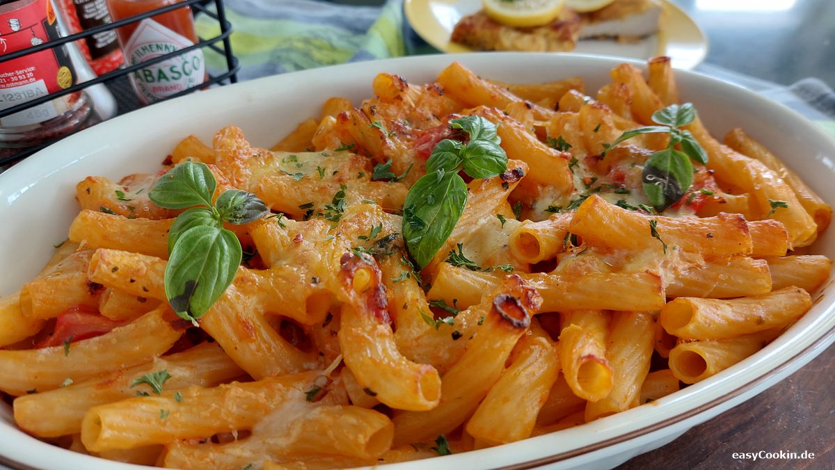 Nudelauflauf_Tomate_Mozzarella.jpg