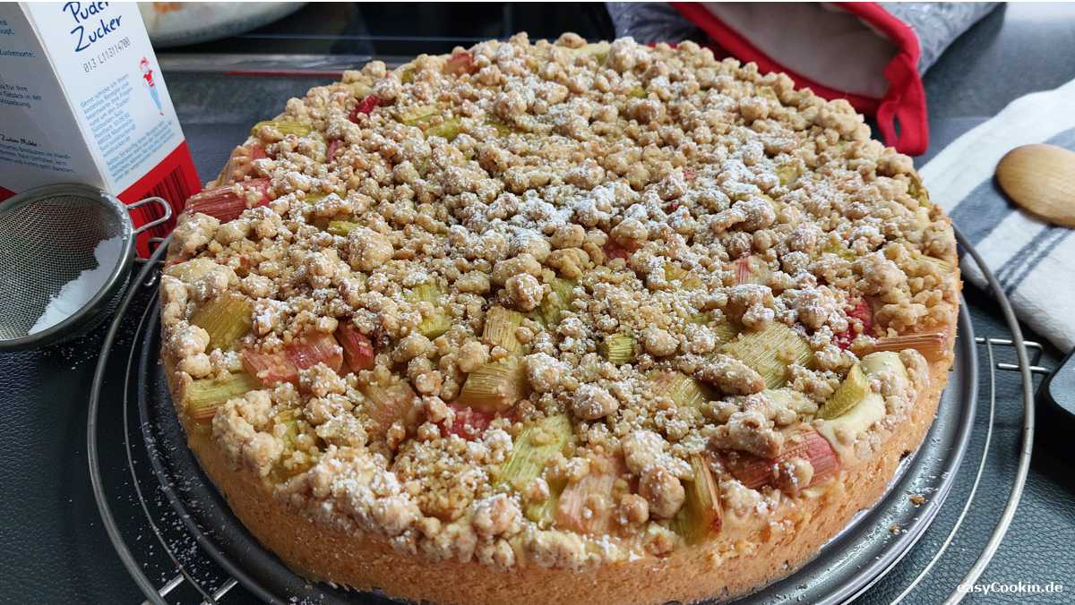 Rhabarberkuchen_mit_Streusel.jpg
